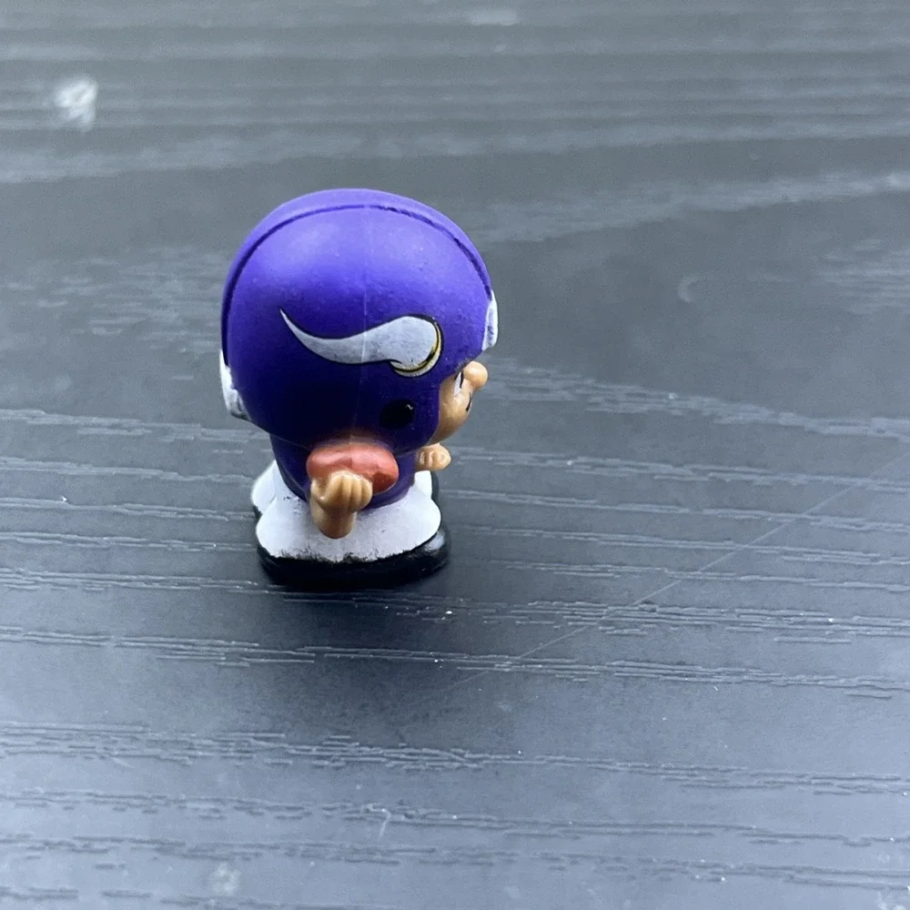 TeenyMates Legends Series 2 Minnesota Vikings NFL Mini Figure Party Animal
